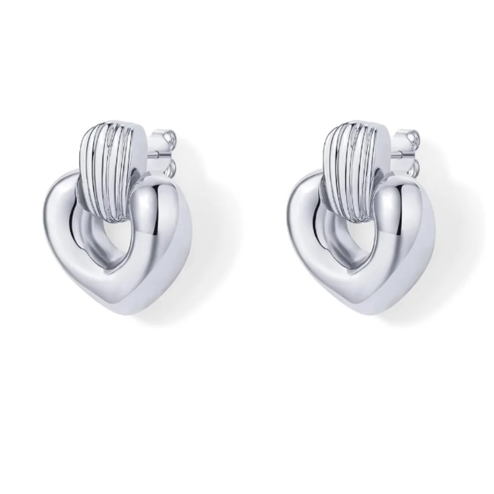 14K Gold Plated Chunky Dangle Heart Earrings In White Gold